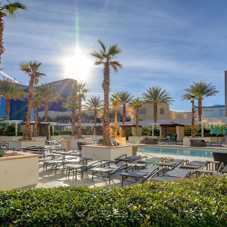 The Fantasy Suite Mgm Signature Pool View Лас-Вегас Экстерьер фото
